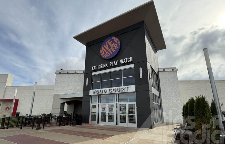 Dave & Busters: Governors Square Mall