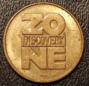 Discovery Zone: Stacked Logo 23 mm