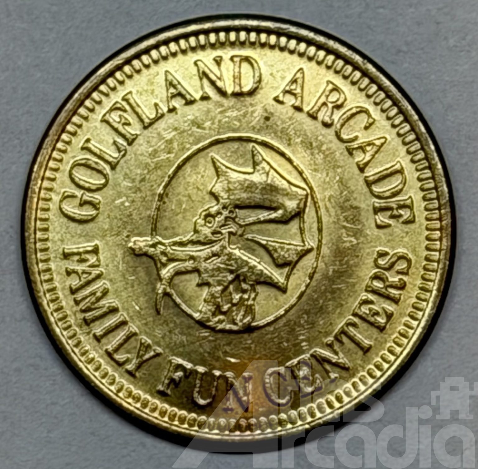 Golfland Arcade Family Fun Centers token, Obverse