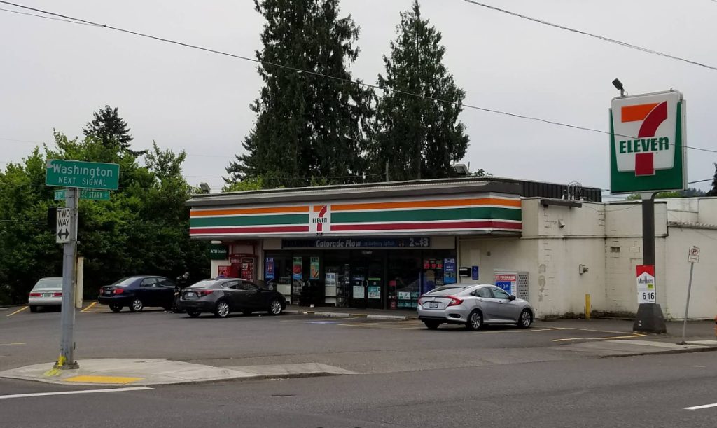 Photograph of 7-Eleven: 92nd Avenue, Portland, OR